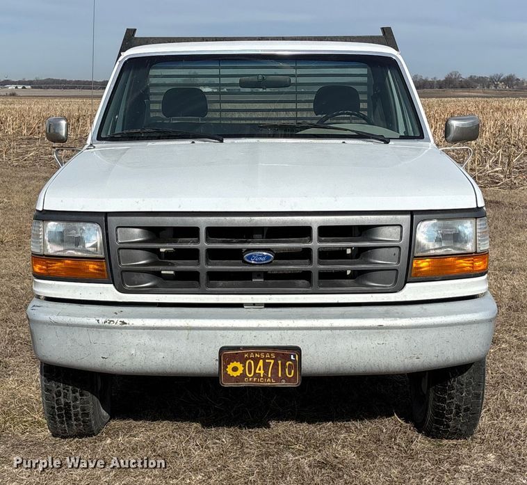 image for item FO3559 1994 Ford F250 XL flatbed pickup truck