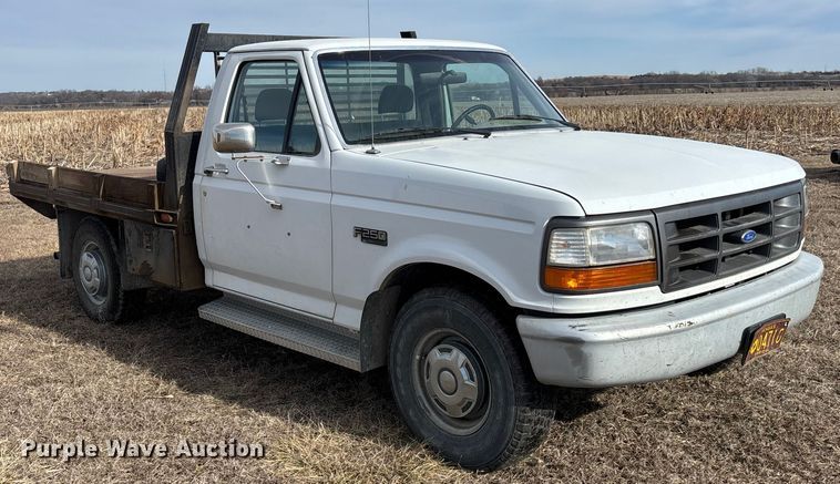 image for item FO3559 1994 Ford F250 XL flatbed pickup truck