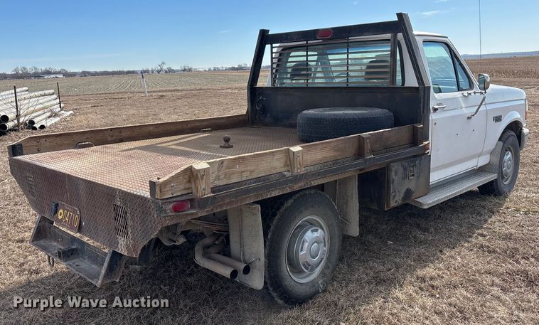 image for item FO3559 1994 Ford F250 XL flatbed pickup truck