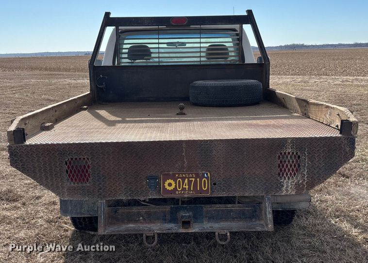 image for item FO3559 1994 Ford F250 XL flatbed pickup truck