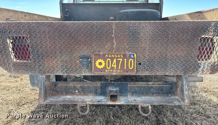 image for item FO3559 1994 Ford F250 XL flatbed pickup truck