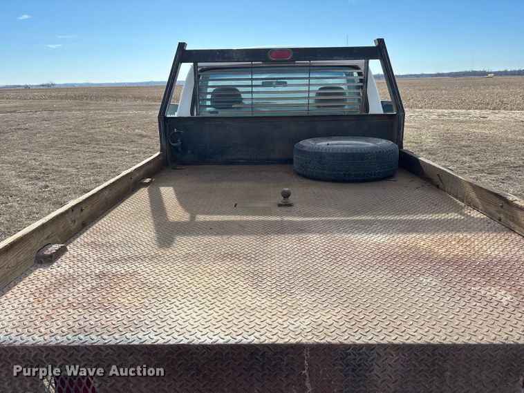 image for item FO3559 1994 Ford F250 XL flatbed pickup truck