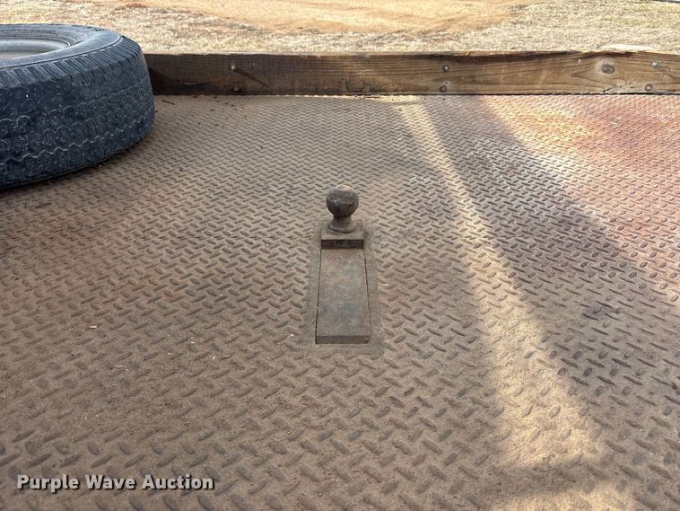 image for item FO3559 1994 Ford F250 XL flatbed pickup truck