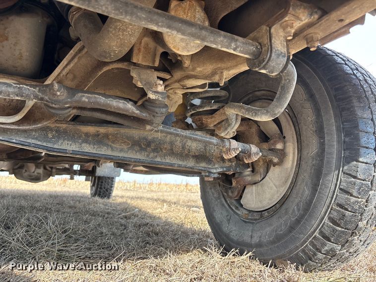 image for item FO3559 1994 Ford F250 XL flatbed pickup truck