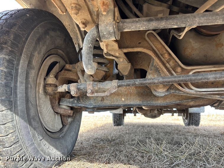 image for item FO3559 1994 Ford F250 XL flatbed pickup truck