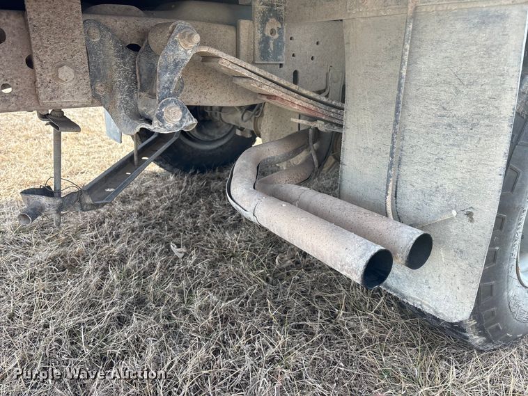 image for item FO3559 1994 Ford F250 XL flatbed pickup truck