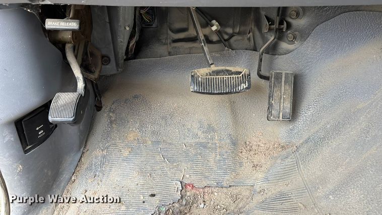 image for item FO3559 1994 Ford F250 XL flatbed pickup truck