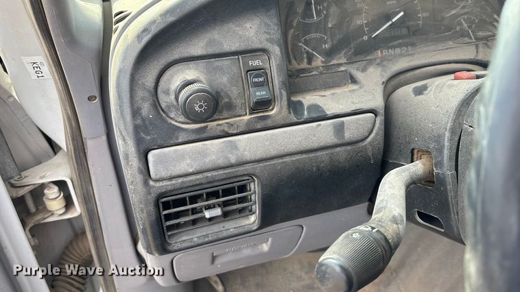 image for item FO3559 1994 Ford F250 XL flatbed pickup truck