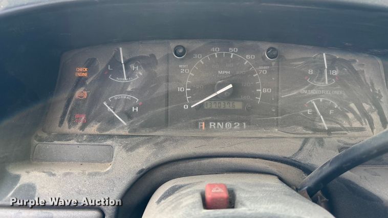 image for item FO3559 1994 Ford F250 XL flatbed pickup truck