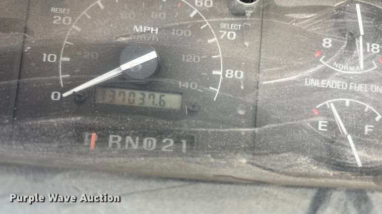 image for item FO3559 1994 Ford F250 XL flatbed pickup truck