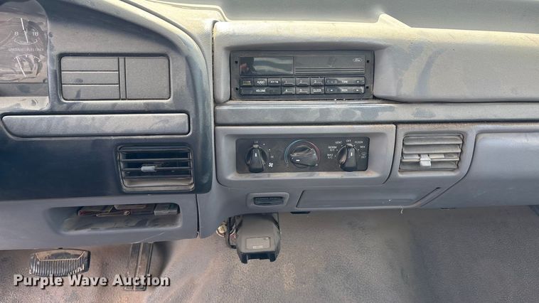 image for item FO3559 1994 Ford F250 XL flatbed pickup truck