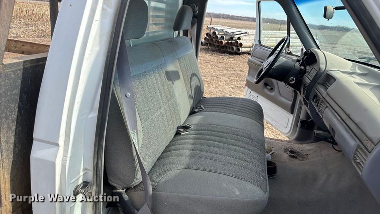 image for item FO3559 1994 Ford F250 XL flatbed pickup truck