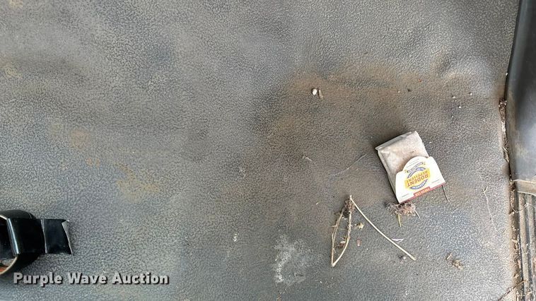 image for item FO3559 1994 Ford F250 XL flatbed pickup truck