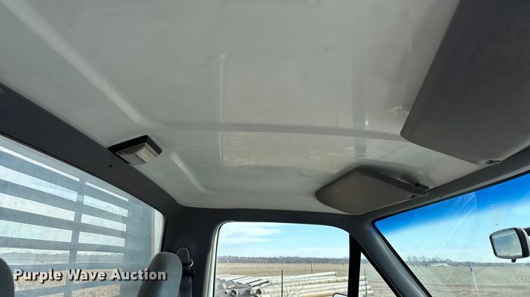 image for item FO3559 1994 Ford F250 XL flatbed pickup truck