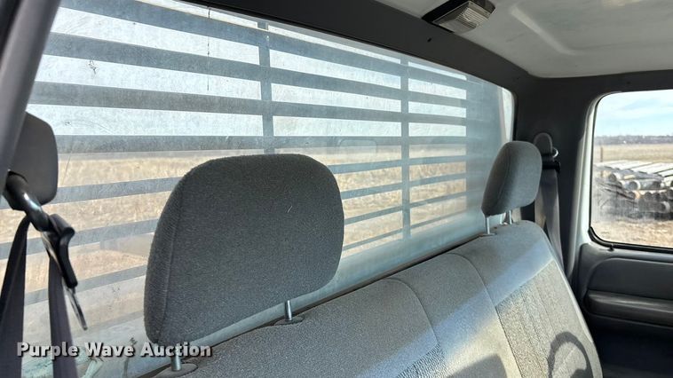 image for item FO3559 1994 Ford F250 XL flatbed pickup truck