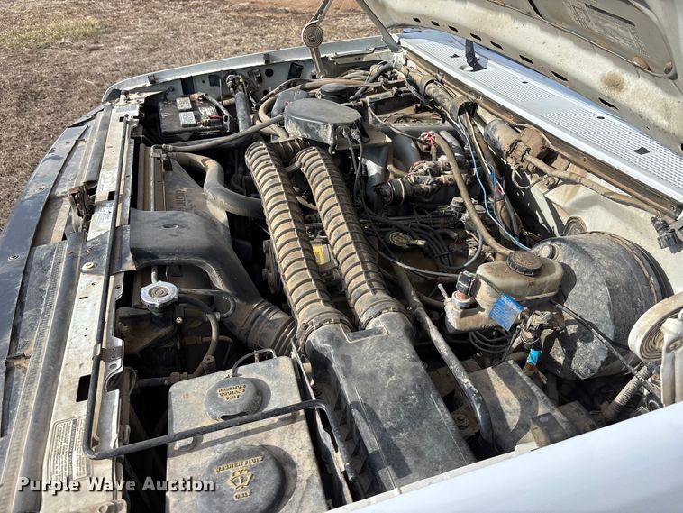 image for item FO3559 1994 Ford F250 XL flatbed pickup truck