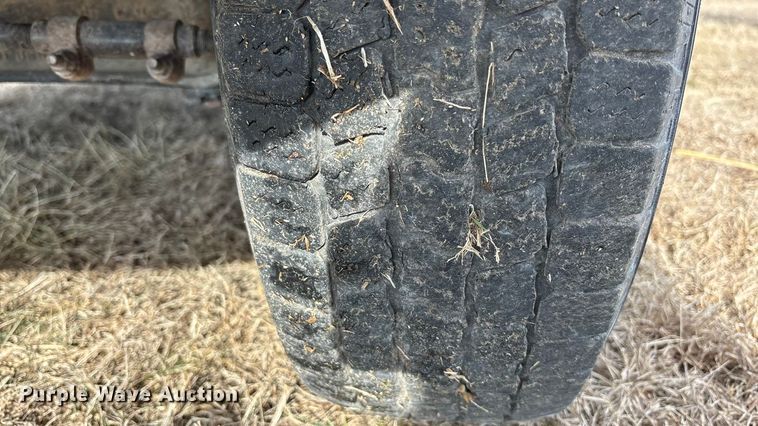 image for item FO3559 1994 Ford F250 XL flatbed pickup truck