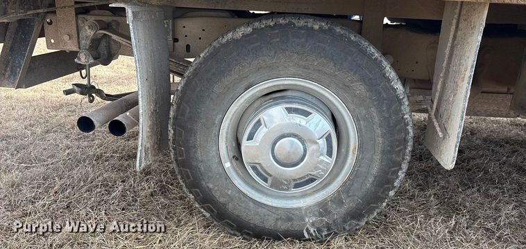 image for item FO3559 1994 Ford F250 XL flatbed pickup truck