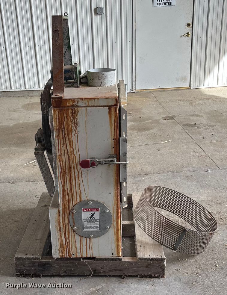 image for item FO3560 Sudenga hammer mill