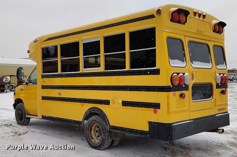 image for item IH9417 2002 BlueBird E450 school bus