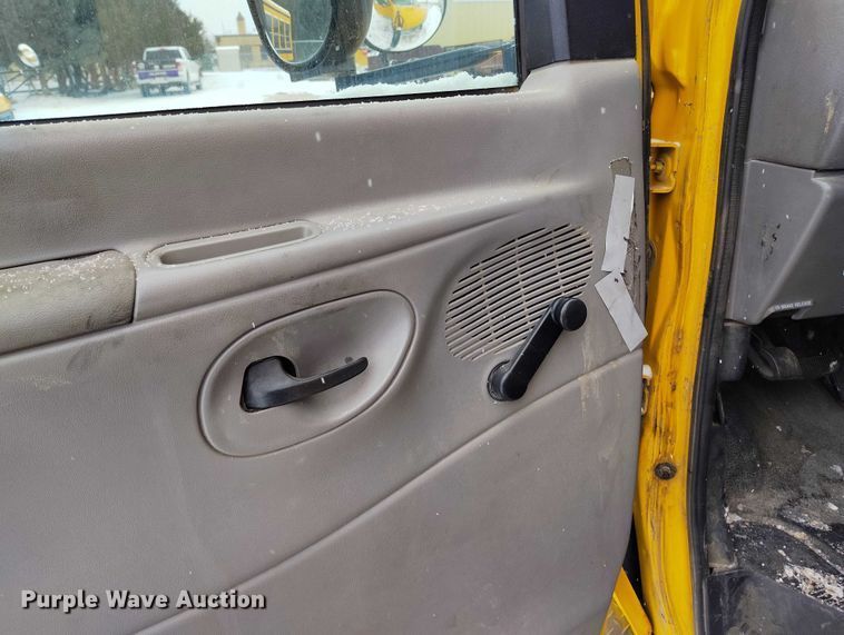 image for item IH9417 2002 BlueBird E450 school bus