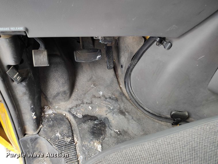 image for item IH9417 2002 BlueBird E450 school bus