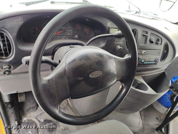 image for item IH9417 2002 BlueBird E450 school bus