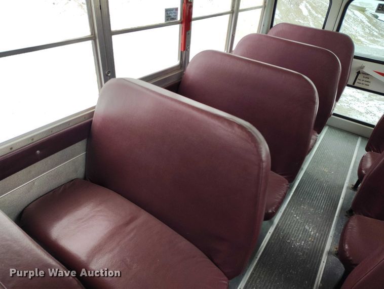 image for item IH9417 2002 BlueBird E450 school bus