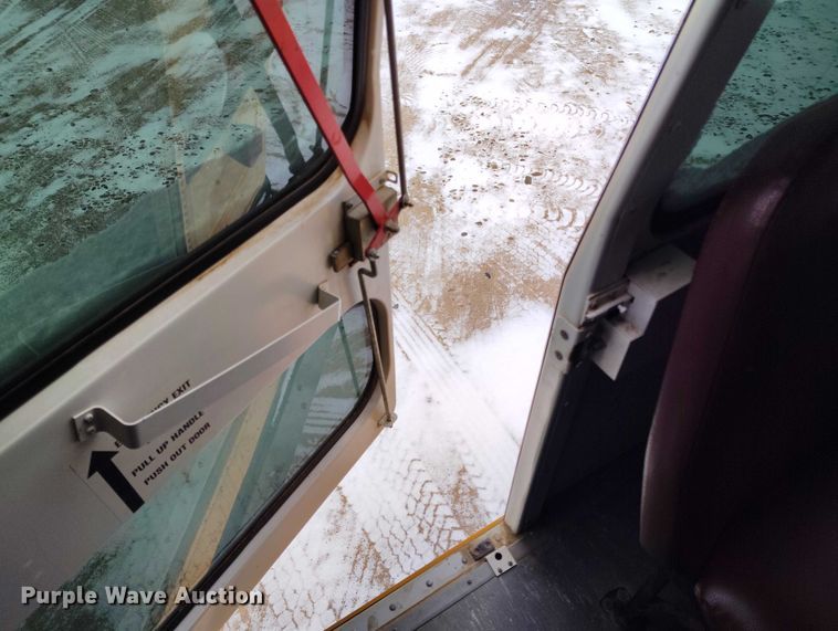 image for item IH9417 2002 BlueBird E450 school bus