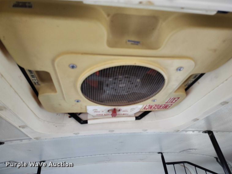 image for item IH9417 2002 BlueBird E450 school bus