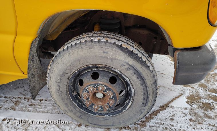 image for item IH9417 2002 BlueBird E450 school bus