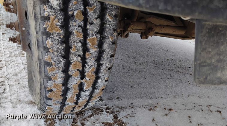 image for item IH9417 2002 BlueBird E450 school bus