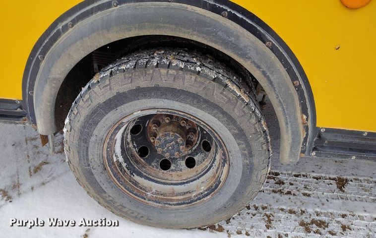 image for item IH9417 2002 BlueBird E450 school bus