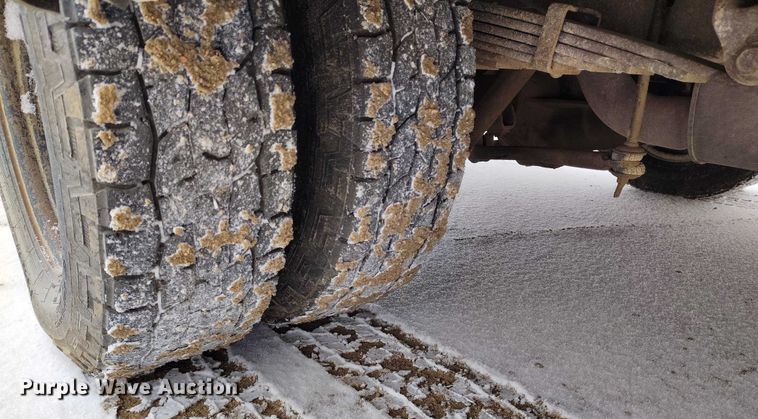 image for item IH9417 2002 BlueBird E450 school bus