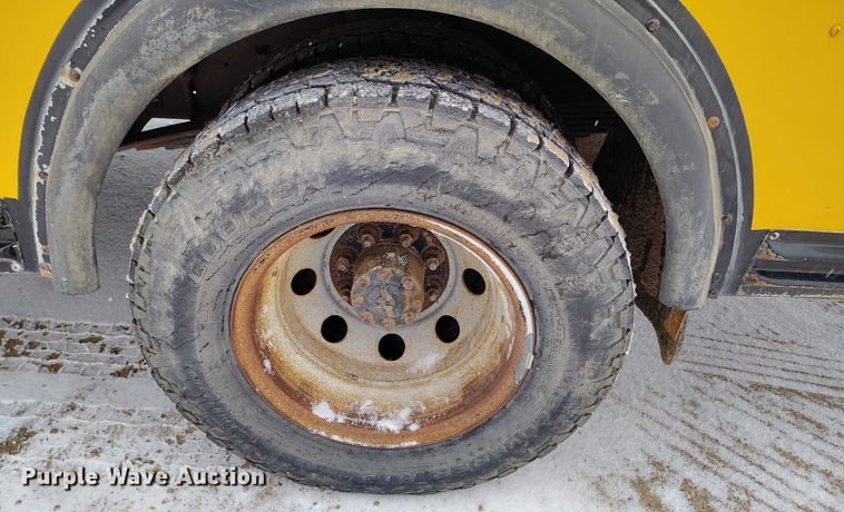 image for item IH9417 2002 BlueBird E450 school bus