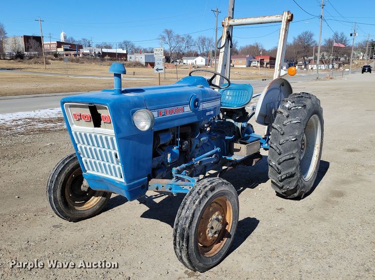 image for item NK9815 1972 Ford 2000 tractor