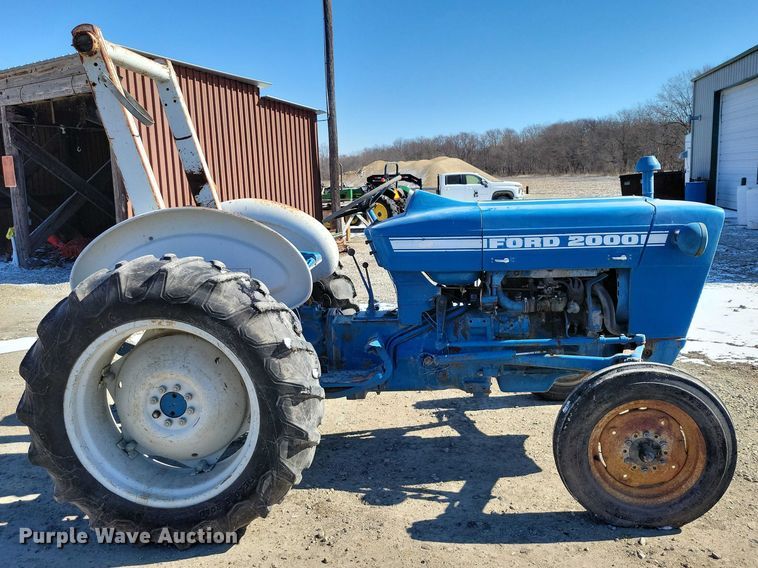 image for item NK9815 1972 Ford 2000 tractor
