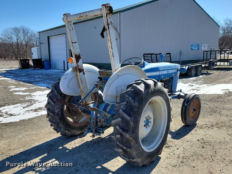 image for item NK9815 1972 Ford 2000 tractor