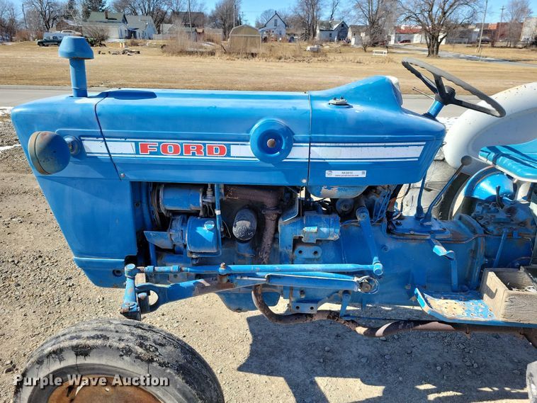 image for item NK9815 1972 Ford 2000 tractor
