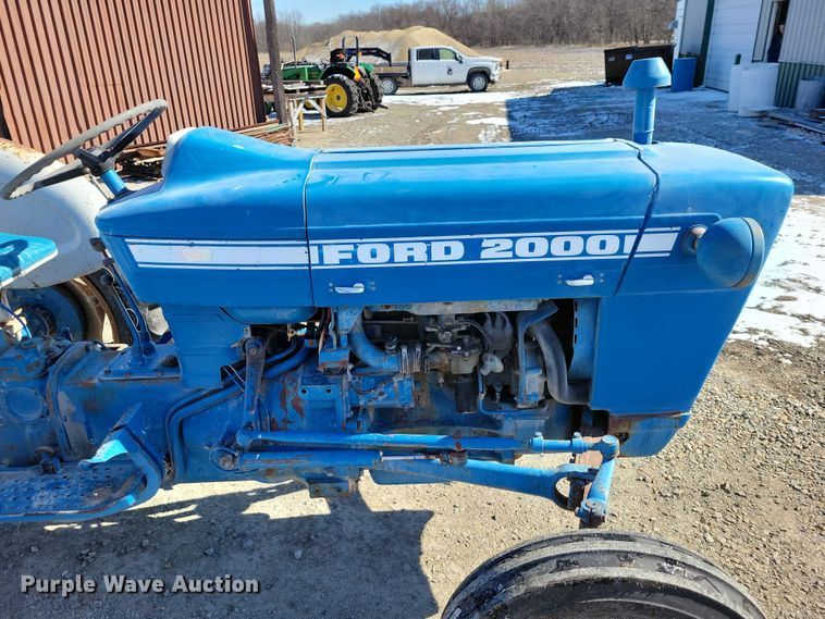 image for item NK9815 1972 Ford 2000 tractor