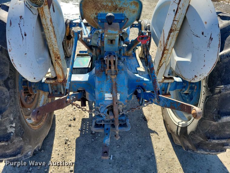 image for item NK9815 1972 Ford 2000 tractor