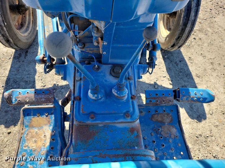 image for item NK9815 1972 Ford 2000 tractor