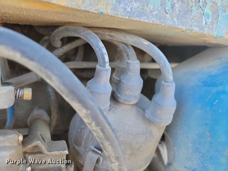 image for item NK9815 1972 Ford 2000 tractor