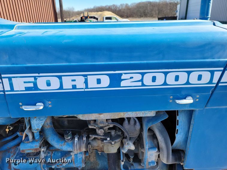 image for item NK9815 1972 Ford 2000 tractor