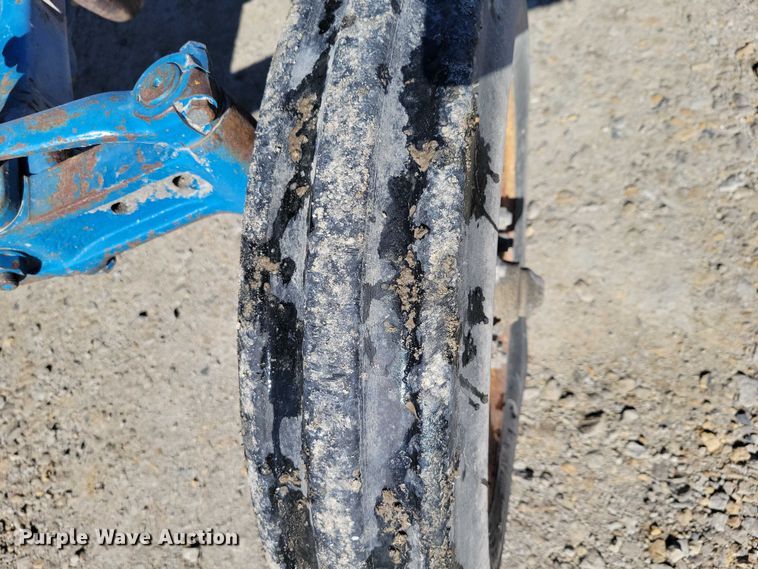 image for item NK9815 1972 Ford 2000 tractor