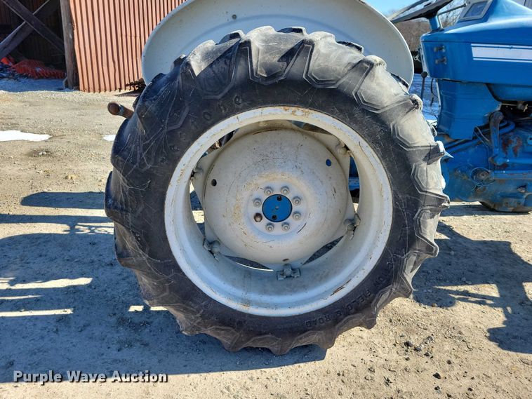 image for item NK9815 1972 Ford 2000 tractor