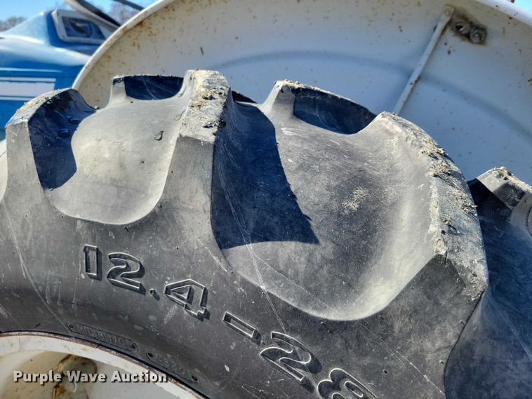 image for item NK9815 1972 Ford 2000 tractor