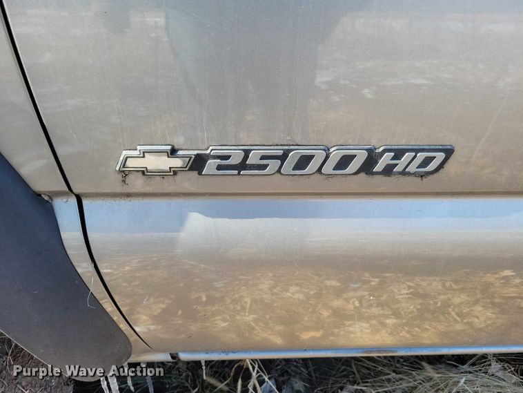 image for item NK9818 2002 Chevrolet  Silverado 2500HD  pickup truck