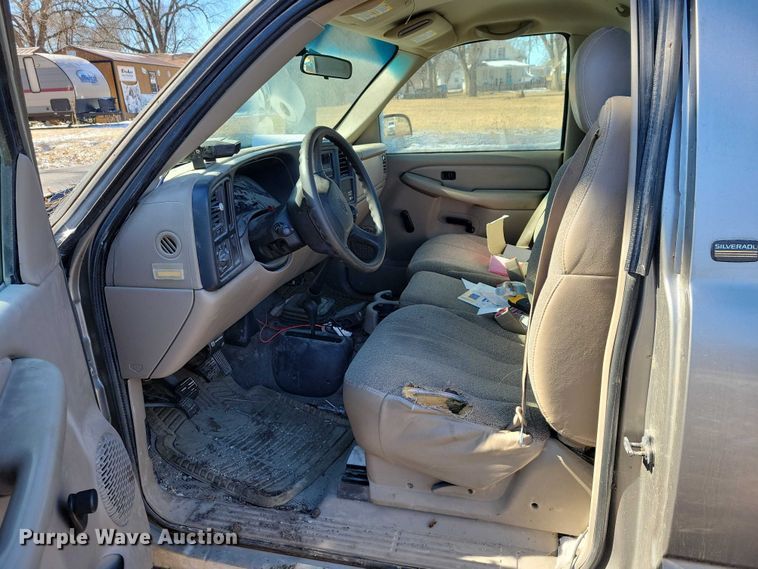 image for item NK9818 2002 Chevrolet  Silverado 2500HD  pickup truck