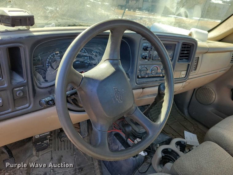 image for item NK9818 2002 Chevrolet  Silverado 2500HD  pickup truck